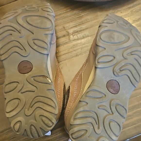 Earth Origins Brown Sneakers Comfortable Casual Wear - Picture 2 of 5